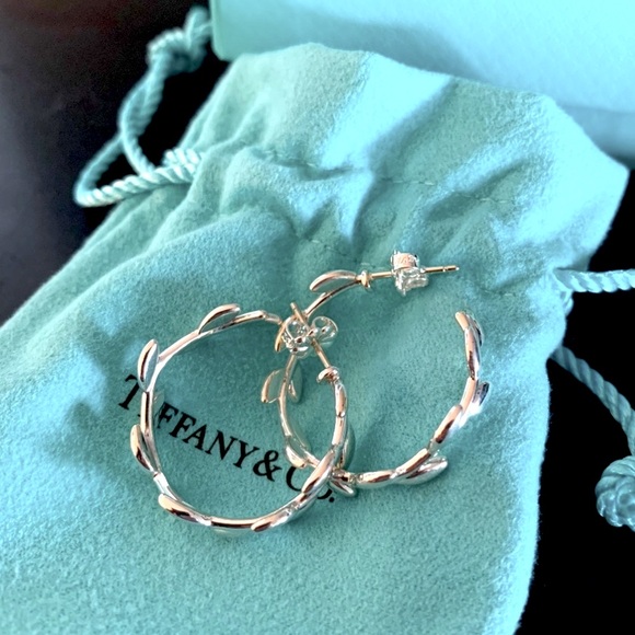 TIFFANY & CO. Olive Leaf Hoop Earrings - Picture 3 of 4